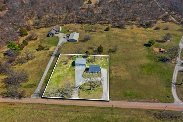 8400 N PHILLIPE RD, Hallsville, MO 65255