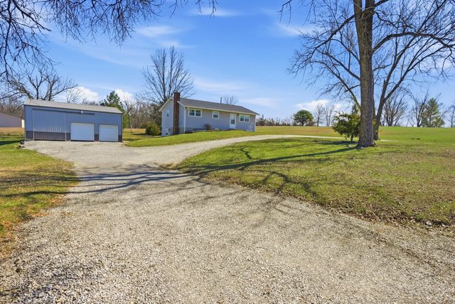 8400 N PHILLIPE RD, Hallsville, MO 65255