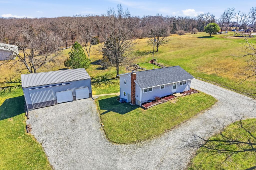 8400 N PHILLIPE RD, Hallsville, MO 65255