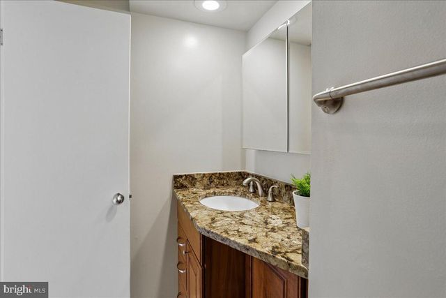 4927 ARCTIC TER, Rockville, MD 20853