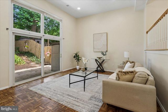 4927 ARCTIC TER, Rockville, MD 20853