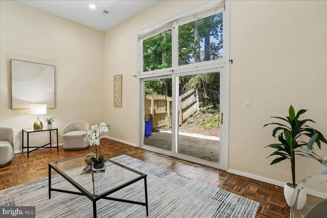 4927 ARCTIC TER, Rockville, MD 20853