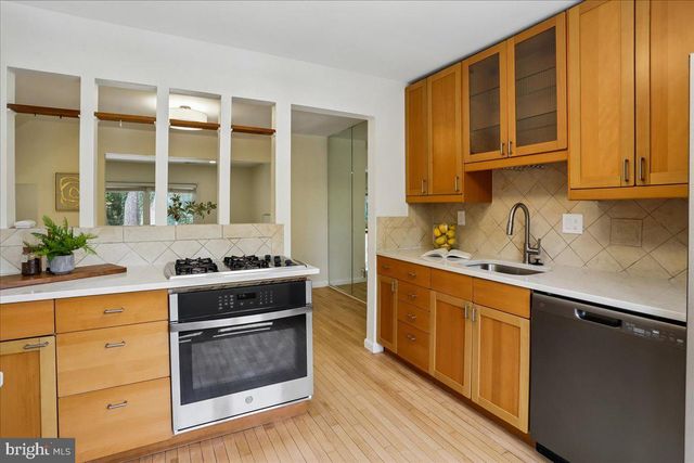 4927 ARCTIC TER, Rockville, MD 20853