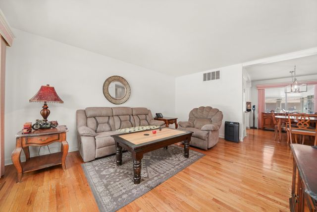 1013 Cedar Lane, Elk Grove Village, IL 60007
