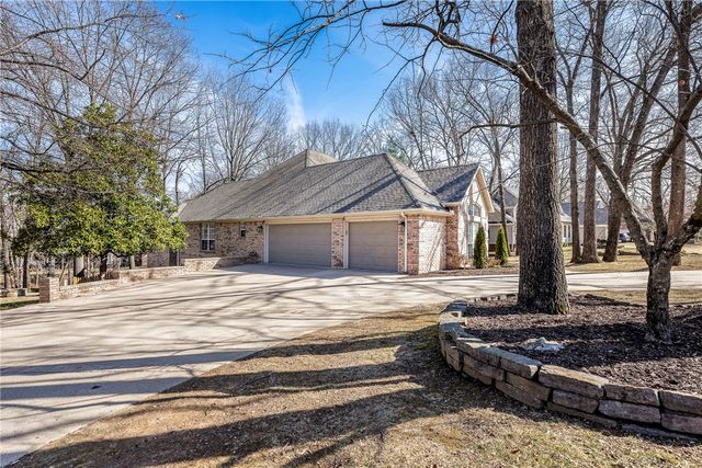 306 Genesis Drive, Bentonville, AR 72712
