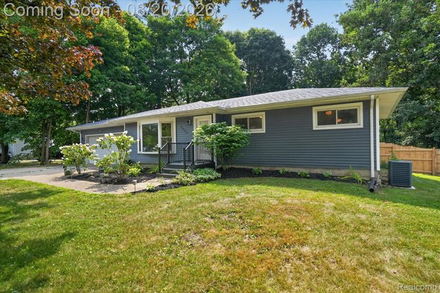 6235 Waldon Road, Independence Charter Township, MI 48346