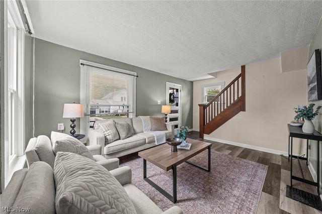 624 Broadway Street E, Cuyahoga Falls, OH 44221