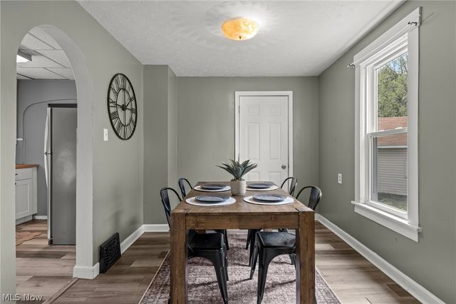 624 Broadway Street E, Cuyahoga Falls, OH 44221