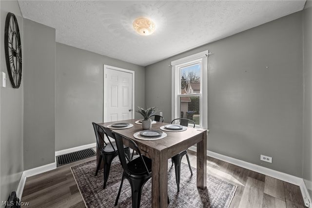 624 Broadway Street E, Cuyahoga Falls, OH 44221