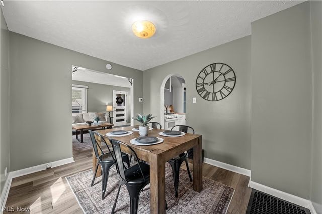 624 Broadway Street E, Cuyahoga Falls, OH 44221