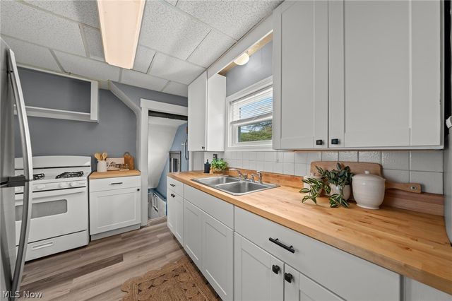 624 Broadway Street E, Cuyahoga Falls, OH 44221