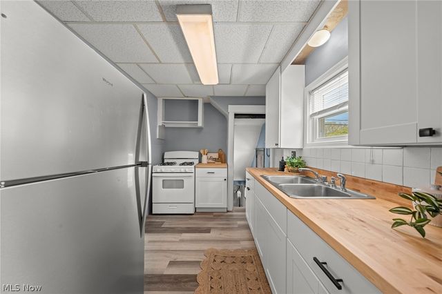 624 Broadway Street E, Cuyahoga Falls, OH 44221