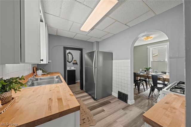 624 Broadway Street E, Cuyahoga Falls, OH 44221