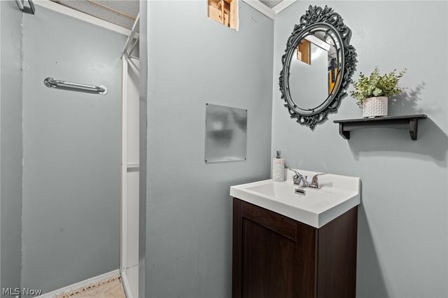 624 Broadway Street E, Cuyahoga Falls, OH 44221