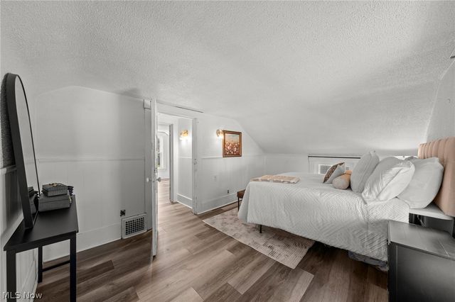 624 Broadway Street E, Cuyahoga Falls, OH 44221