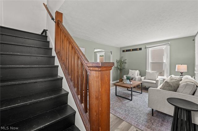 624 Broadway Street E, Cuyahoga Falls, OH 44221