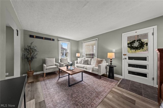 624 Broadway Street E, Cuyahoga Falls, OH 44221