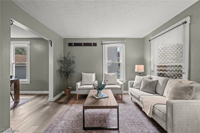 624 Broadway Street E, Cuyahoga Falls, OH 44221