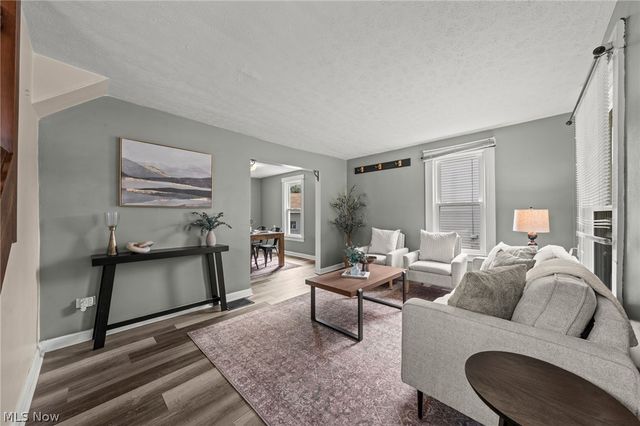 624 Broadway Street E, Cuyahoga Falls, OH 44221