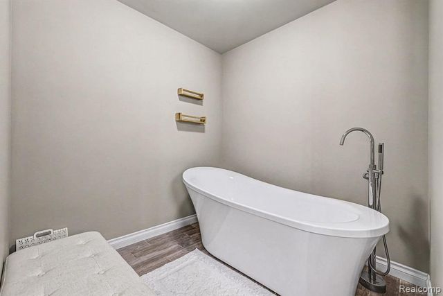 6303 High Road, Clay, MI 48001