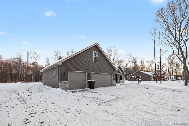 6303 High Road, Clay, MI 48001