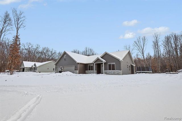 6303 High Road, Clay, MI 48001