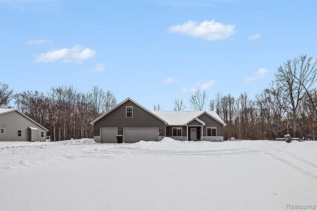 6303 High Road, Clay, MI 48001