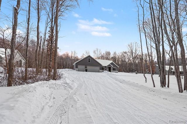 6303 High Road, Clay, MI 48001