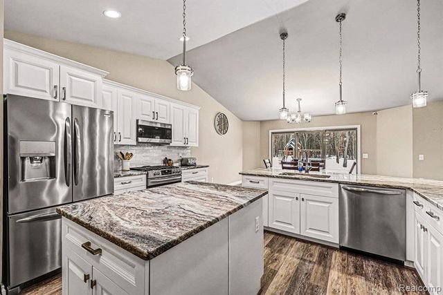 6303 High Road, Clay, MI 48001