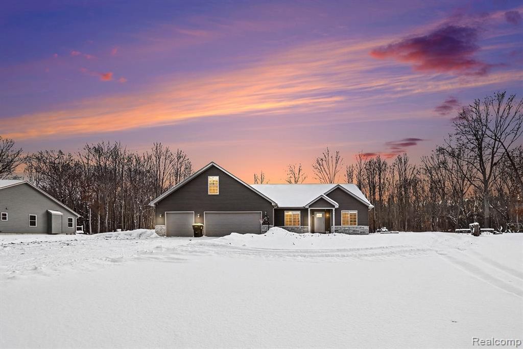 6303 High Road, Clay, MI 48001