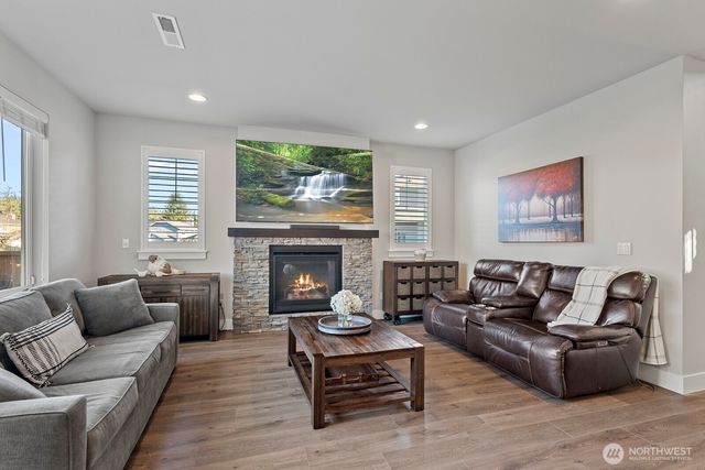 22752 SE 265th Place, Maple Valley, WA 98038