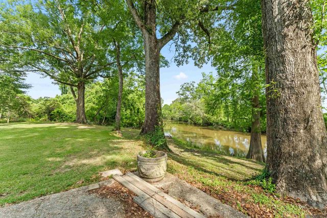 39336 Camp Dr, Prairieville, LA 70769
