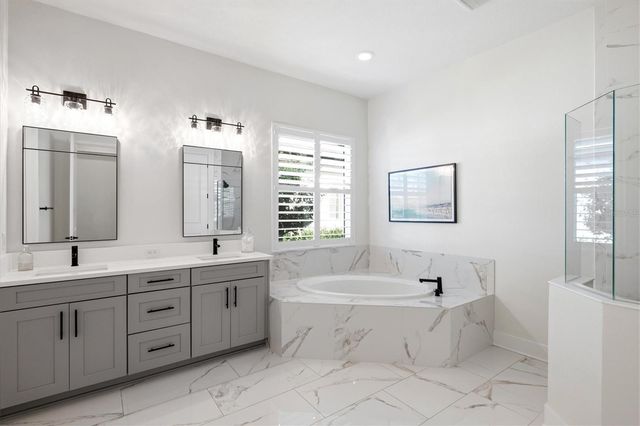 6152 LUNGO LAGO DRIVE, Sarasota, FL 34241