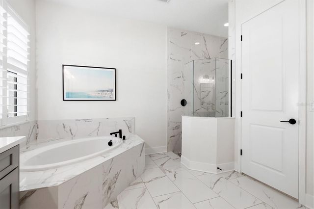 6152 LUNGO LAGO DRIVE, Sarasota, FL 34241