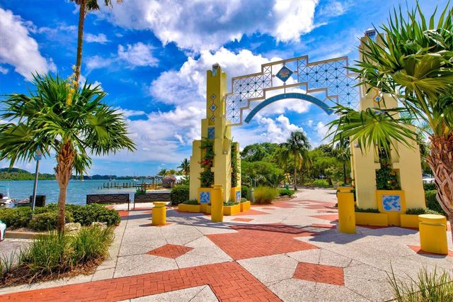 6152 LUNGO LAGO DRIVE, Sarasota, FL 34241