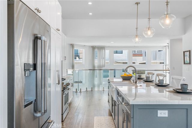 647 1st Place, Hermosa Beach, CA 90254