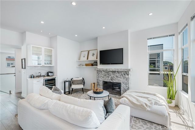 647 1st Place, Hermosa Beach, CA 90254