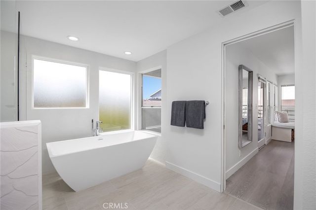 647 1st Place, Hermosa Beach, CA 90254