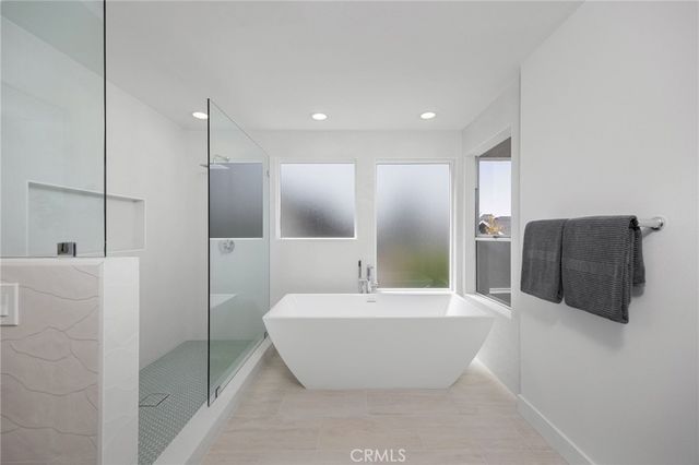 647 1st Place, Hermosa Beach, CA 90254