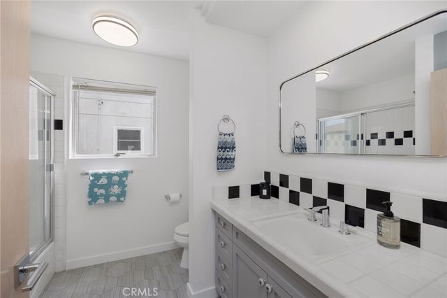 647 1st Place, Hermosa Beach, CA 90254