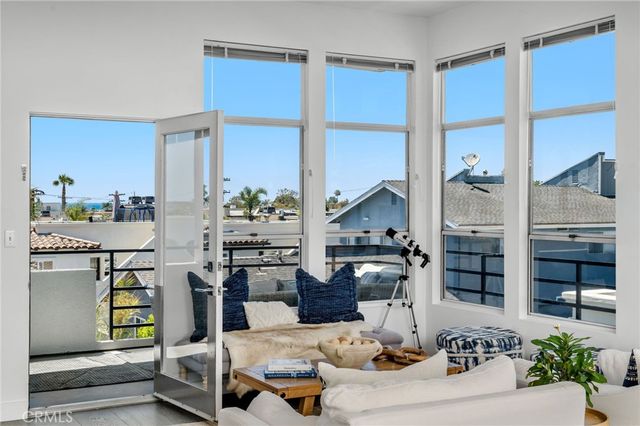 647 1st Place, Hermosa Beach, CA 90254
