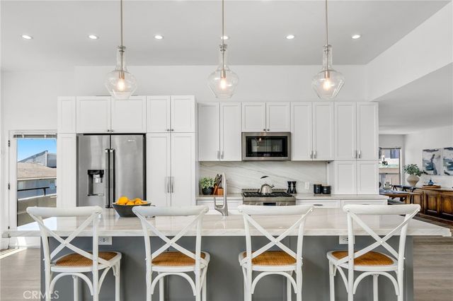 647 1st Place, Hermosa Beach, CA 90254