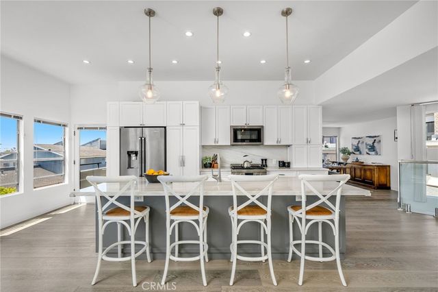 647 1st Place, Hermosa Beach, CA 90254