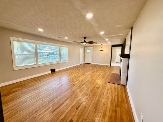 510 W Park Street, Seymour, MO 65746