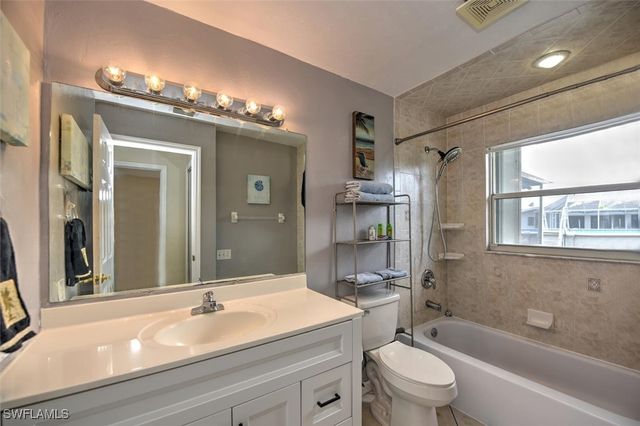 725 Sesame CT, Cape Coral, FL 33904