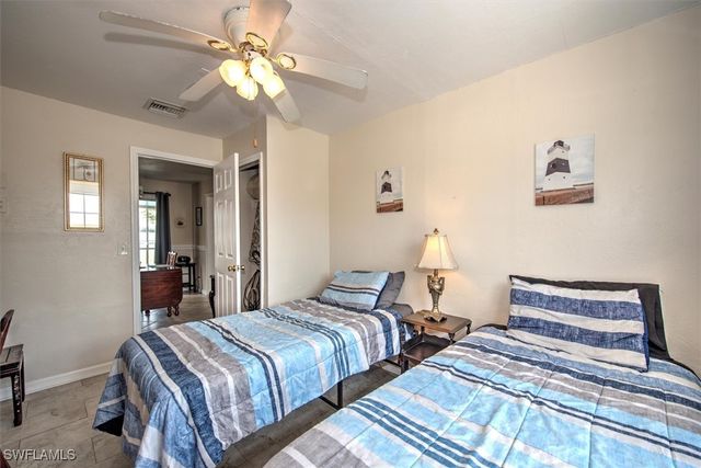 725 Sesame CT, Cape Coral, FL 33904