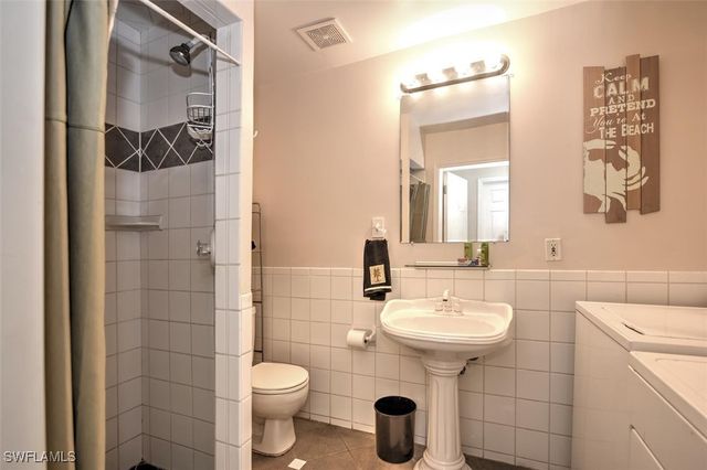 725 Sesame CT, Cape Coral, FL 33904