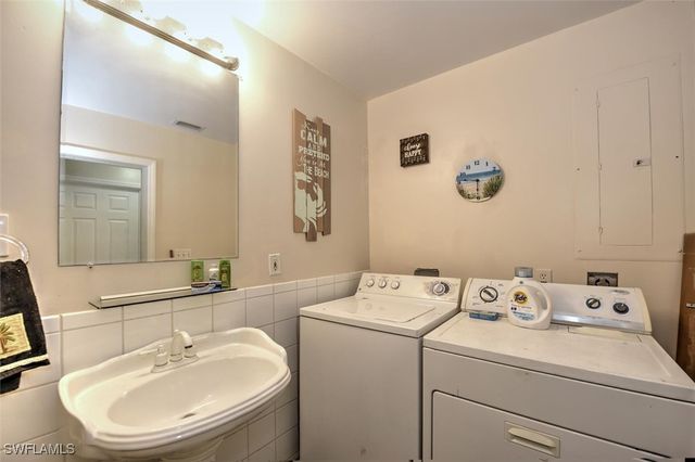 725 Sesame CT, Cape Coral, FL 33904