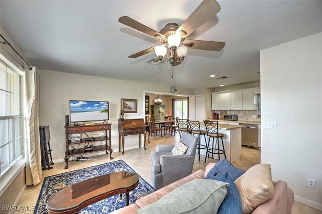 725 Sesame CT, Cape Coral, FL 33904