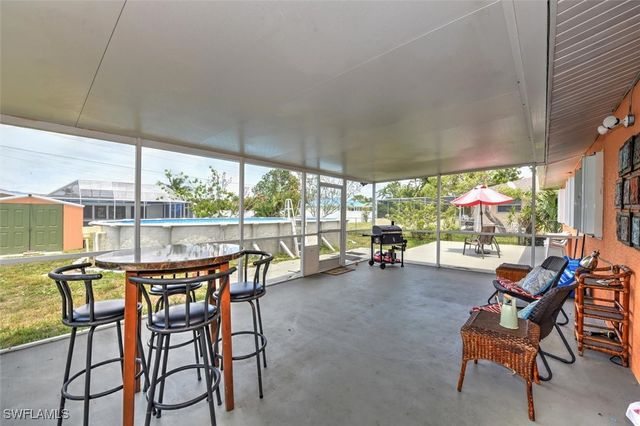 725 Sesame CT, Cape Coral, FL 33904